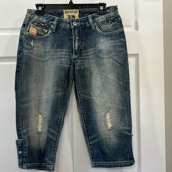 Parasuco size 29 capri jeans, stunning details, distressed